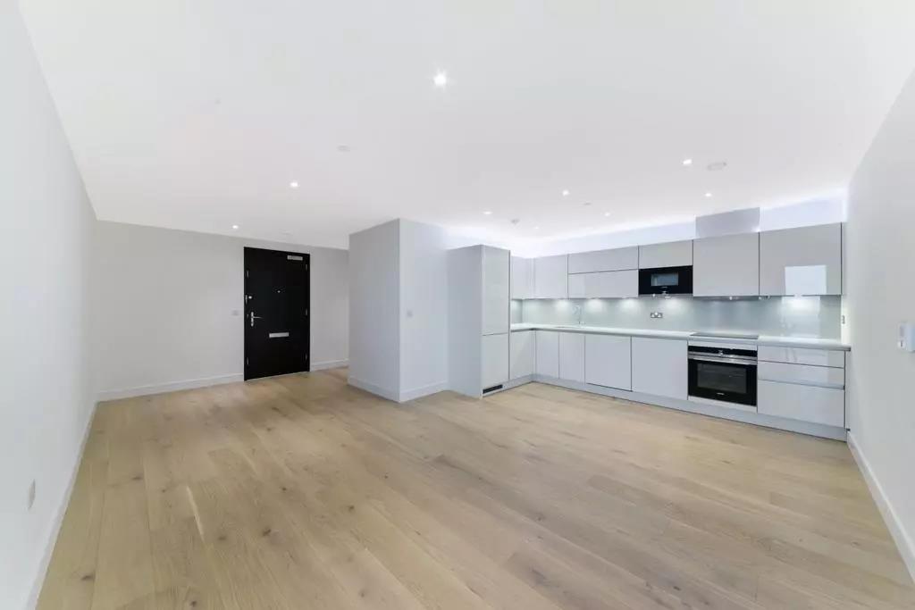 2 bed property in Heritage Tower, 118 East Ferry Road, LONDON